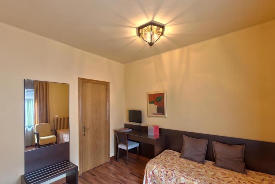Hotel Restaurant Pessets & Spa Sort Kültér fotó